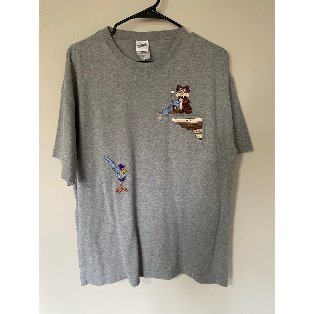 Vintage Warner Brothers Studios Embroidered Roadrunner Coyote Short Sleeve Tee L